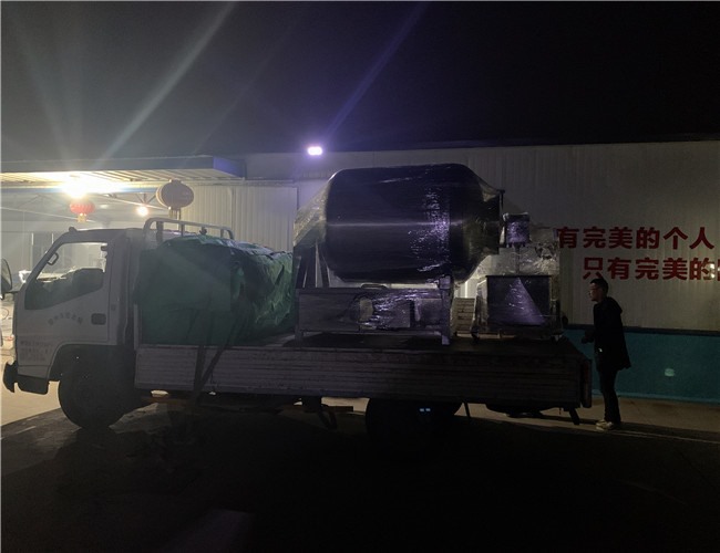 800L變頻水冷泵真空滾揉機、料水?dāng)嚢杵靼l(fā)往河南周口
