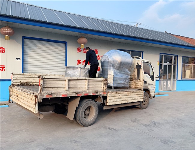 400L變頻真空滾揉機，200L料車發(fā)往青海