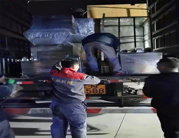 80針鹽水注射機、200L不銹鋼料車、操作平臺發(fā)往內(nèi)蒙赤峰