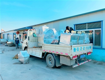 80針注射機(jī)1臺(tái)，400L可傾電加熱夾層鍋2臺(tái)，200L料車6臺(tái)，發(fā)往河南新鄉(xiāng)