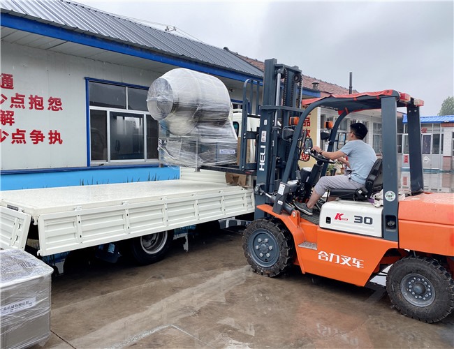 400L真空滾揉機1臺，200L不銹鋼料車2臺，發(fā)往泰安