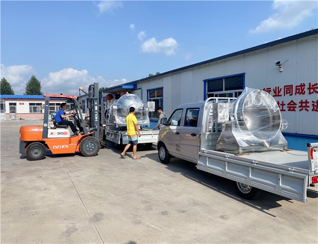 700L立式電加熱夾層鍋1臺，400L可傾電加熱夾層鍋2臺，發(fā)往河南周口