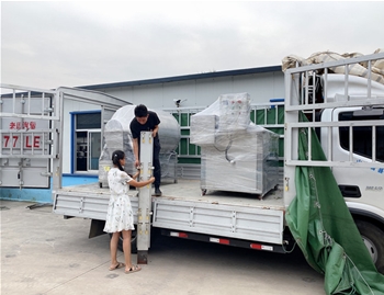 600L真空滾揉機(jī)、1500自動(dòng)出料油炸鍋發(fā)往威海
