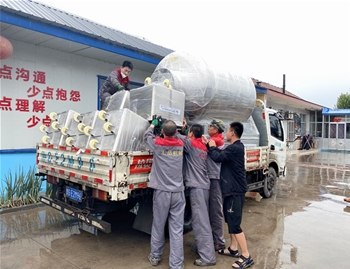 2000L變頻水冷泵真空滾揉機(jī)1臺(tái)，200L不銹鋼料車16臺(tái)，發(fā)貨山東沂水