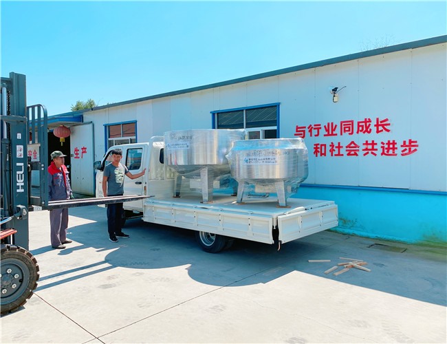 立式保溫電加熱夾層鍋1200L一臺，500L一臺，發(fā)往河南周口