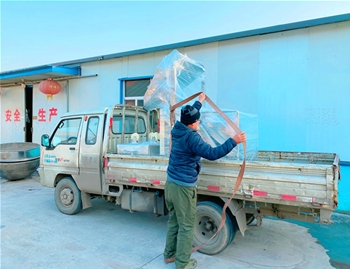 滾揉機(jī)專用液壓上料器1臺，可提升專用200L不銹鋼料車2臺，發(fā)貨深圳