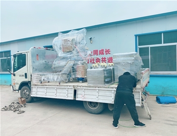 700雙層殺菌鍋、600雙室真空包裝機、200L不銹鋼料車，發(fā)貨河南許昌