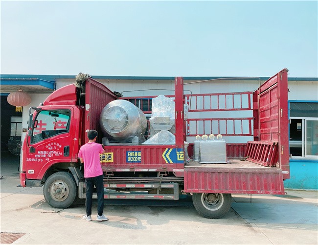 肉制品腌制設(shè)備：80針鹽水注射機、600L真空滾揉機、200L料車，發(fā)貨陜西渭南