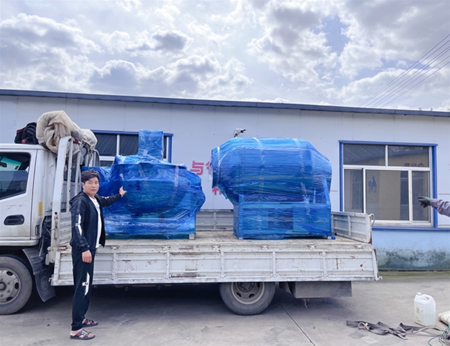 浙江溫州食品廠(chǎng)訂購(gòu)500L電加熱攪拌鍋，600L真空滾揉機(jī)發(fā)貨