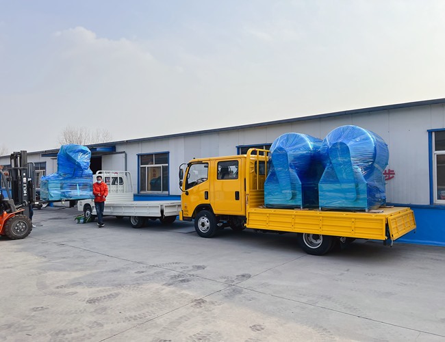 河南商丘牛肉加工廠訂購1200L滾揉機2臺，搭配液壓上料器發(fā)貨