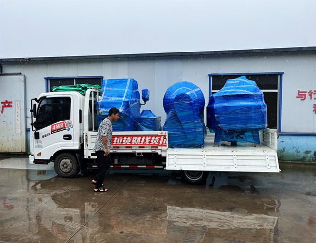 河南牛肉加工廠定制夾層鍋，氣動鹽水注射機，真空滾揉機發(fā)貨