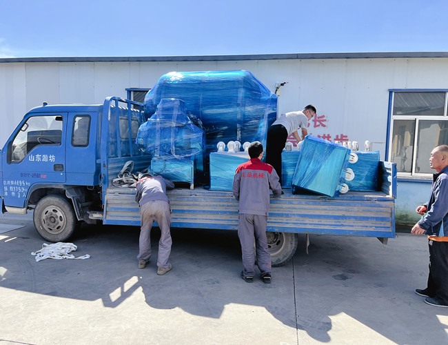 臨沂食品廠訂購1200L真空滾揉機(jī)1臺(tái)，50L實(shí)驗(yàn)型真空滾揉機(jī)1臺(tái)，200L不銹鋼料車6臺(tái)發(fā)貨