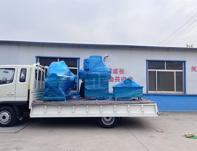 新款80針鹽水注射機(jī)，600L可傾電加熱夾層鍋，200L不銹鋼料車(chē)，直達(dá)車(chē)發(fā)貨河南鄭州