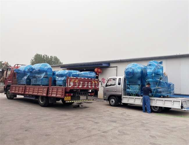 匯品真空滾揉機、料車、上料器、真空包裝機、夾層鍋等肉制品深加工設(shè)備發(fā)貨湖北武漢